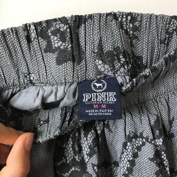 V. S. PINK Skater Skirt Size Medium - Picture 3 of 7